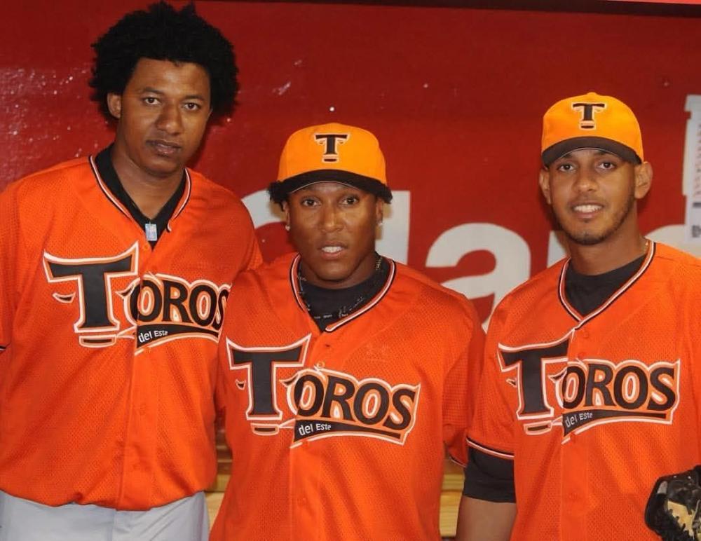 Napole&oacute;n Calzado, Ricardo Nanita y V&iacute;ctor Mercedes se encuentran a gusto con los Toros.